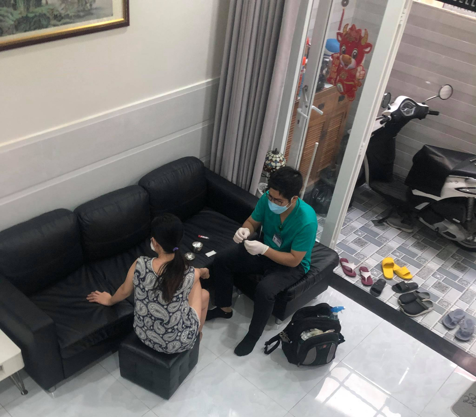 TP HCM: Mũi tiến công quan trọng là vắc-xin + thuốc + ý thức