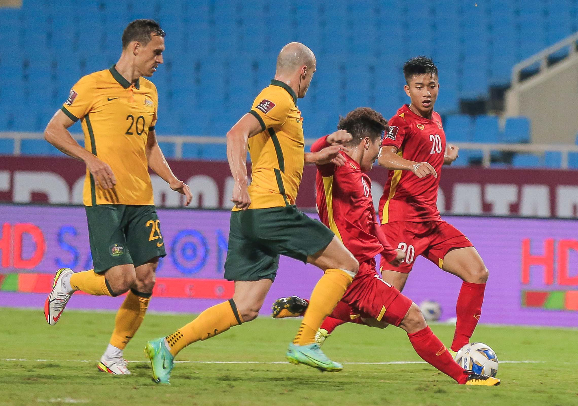 HLV Park Hang-seo n&oacute;i g&igrave; về t&igrave;nh huống bị VAR từ chối quả penalty - Ảnh 5.