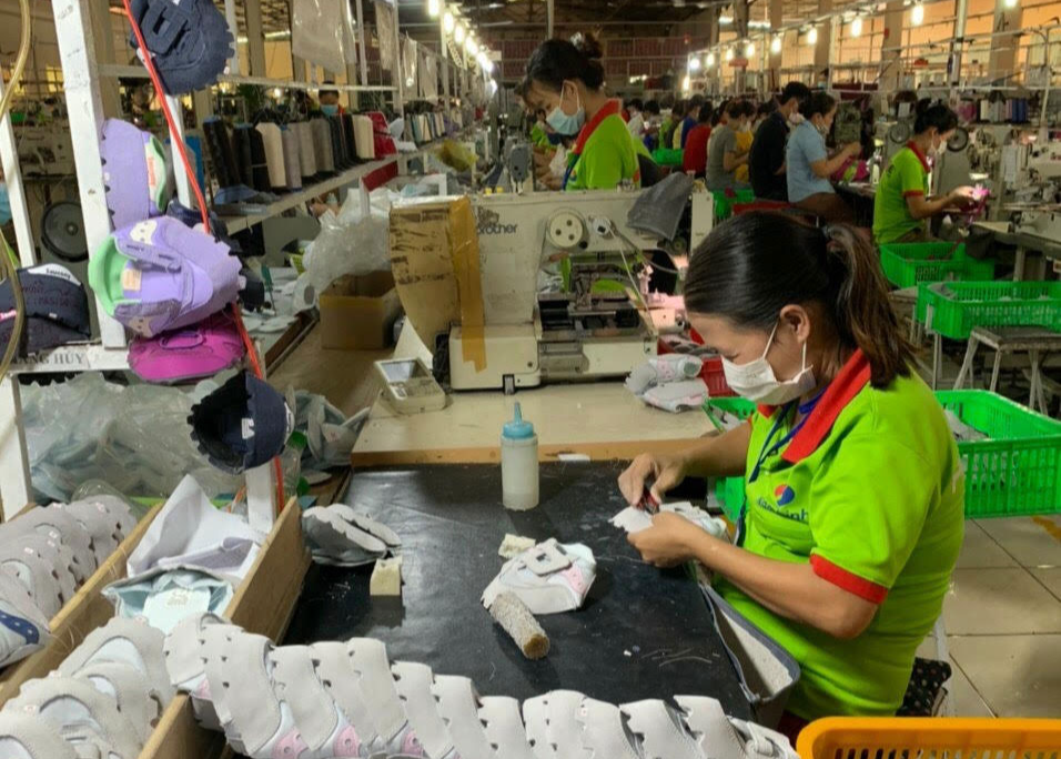 KHÔNG ĐỂ ĐỨT GÃY THỊ TRƯỜNG LAO ĐỘNG (*): Tăng cường hỗ trợ người lao động