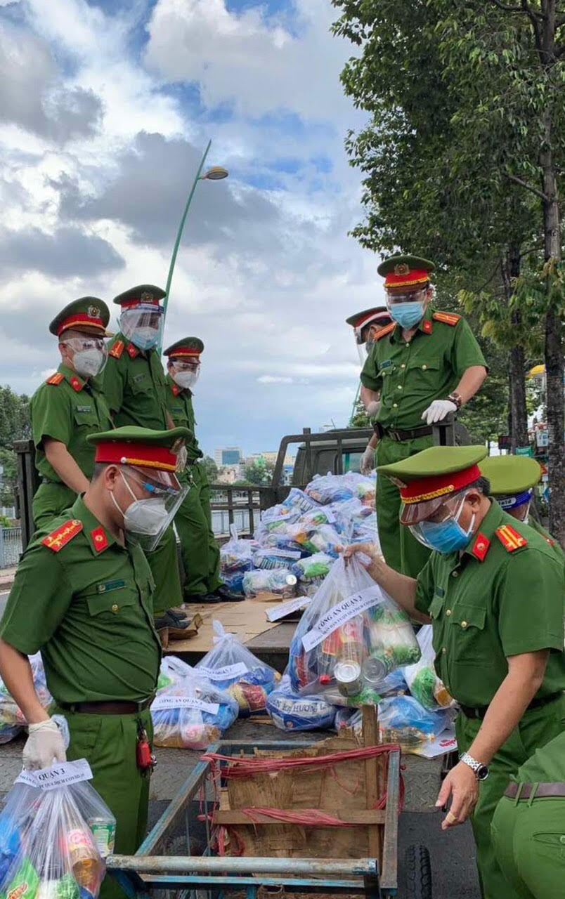 San sẻ khó khăn với người nghèo và lao động mất việc - Ảnh 2.