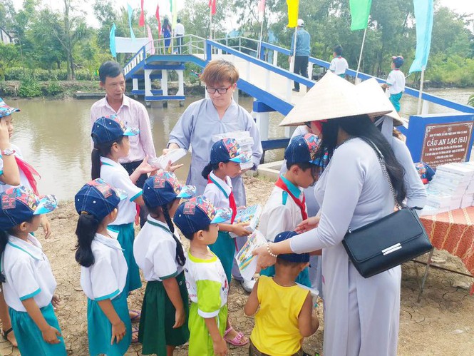 Sau Trấn Th&agrave;nh, MC Đại Nghĩa v&agrave; mẹ Hồ Ngọc H&agrave; l&ecirc;n tiếng về sao k&ecirc; tiền từ thiện - Ảnh 2.