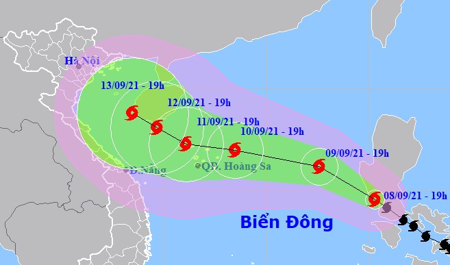 Đêm nay bão Conson vào Biển Đông, tiếp tục mạnh thêm - Ảnh 1.