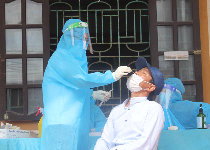 Test nhanh sàng lọc cộng đồng, phát hiện nhiều ca dương tính SARS-CoV-2