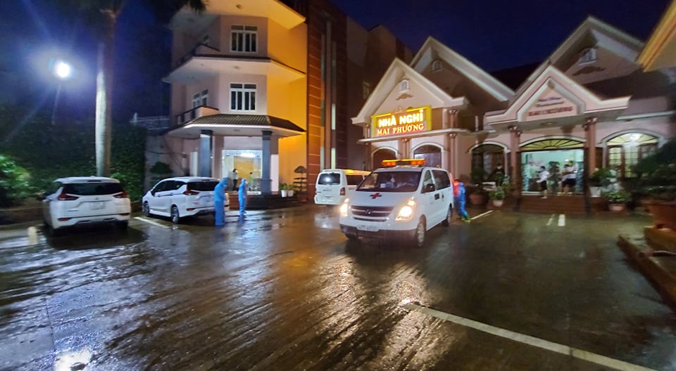 2 chuy&ecirc;n gia nước ngo&agrave;i từ s&acirc;n bay T&acirc;n Sơn Nhất l&ecirc;n Đắk Lắk nhiễm SARS-CoV-2 - Ảnh 1.