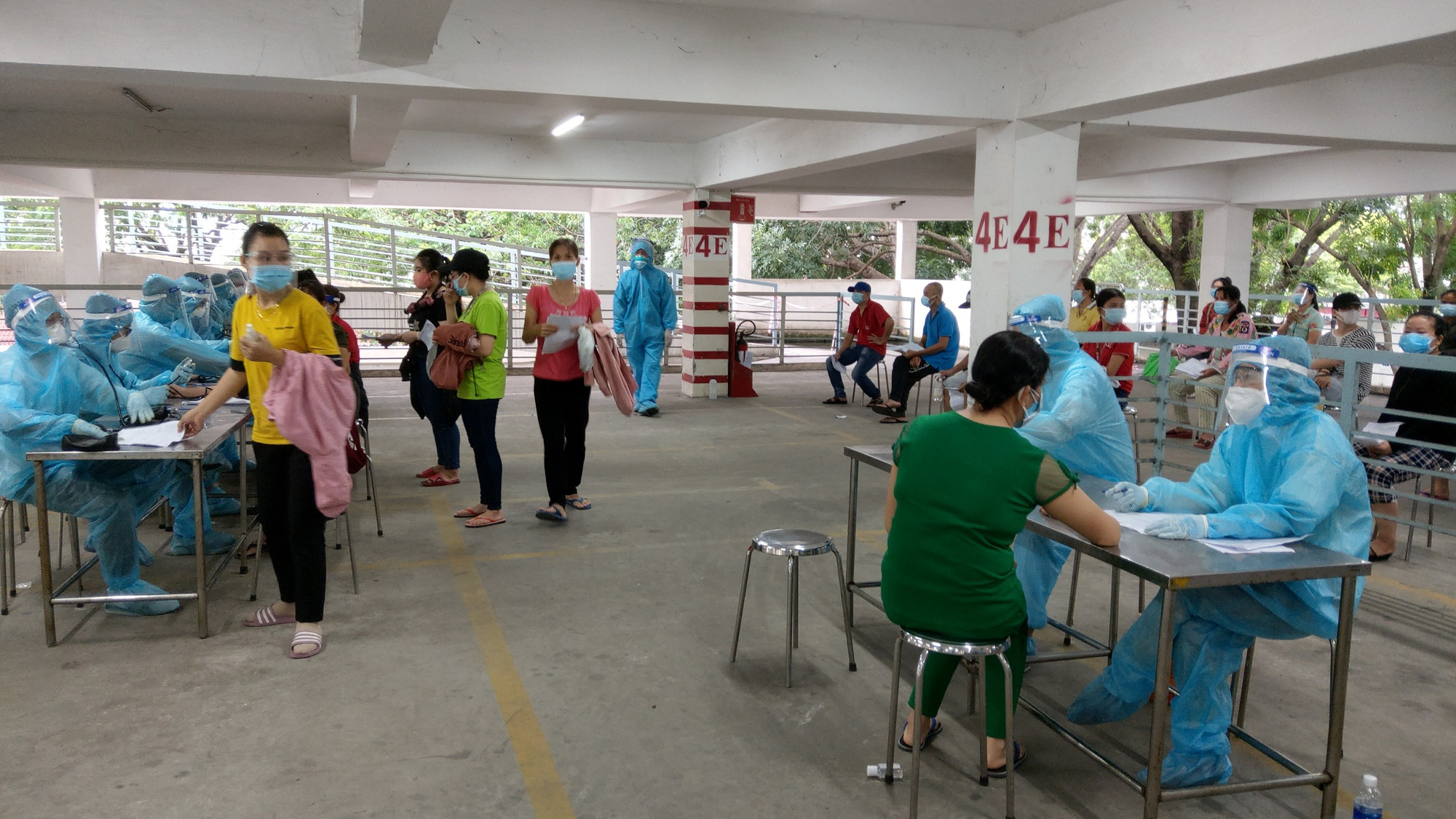 Bình Dương: Người dân đã tiêm vắc-xin trên 14 ngày được phép ra đường