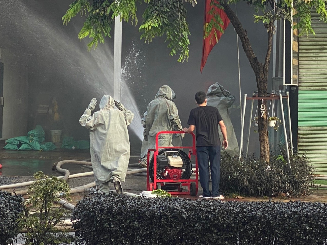 Sơ tán khẩn trong bán kính 100 mét một khu dân cư ở TP Thủ Dầu Một
