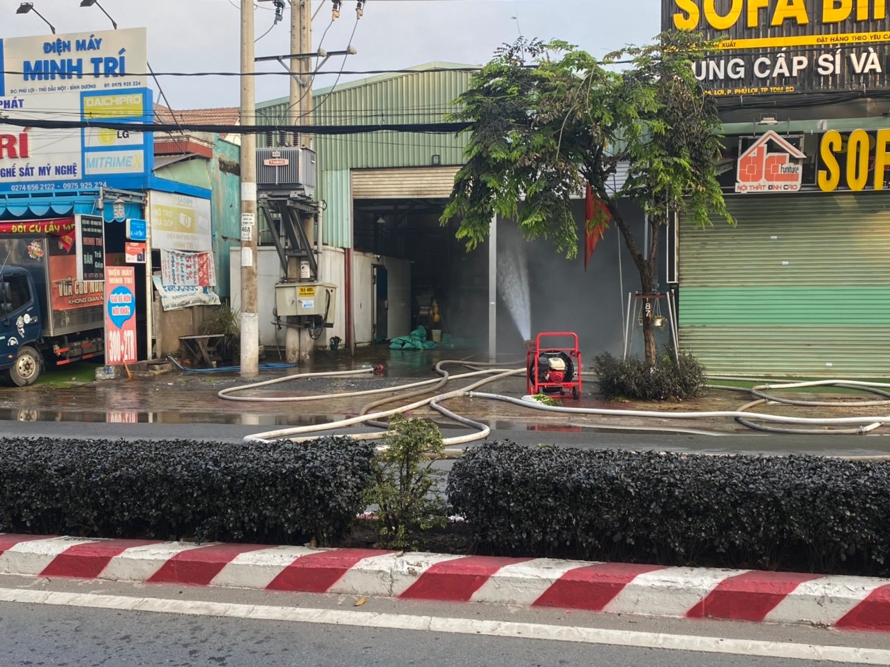 Sơ tán khẩn trong bán kính 100 mét một khu dân cư ở TP Thủ Dầu Một - Ảnh 1.