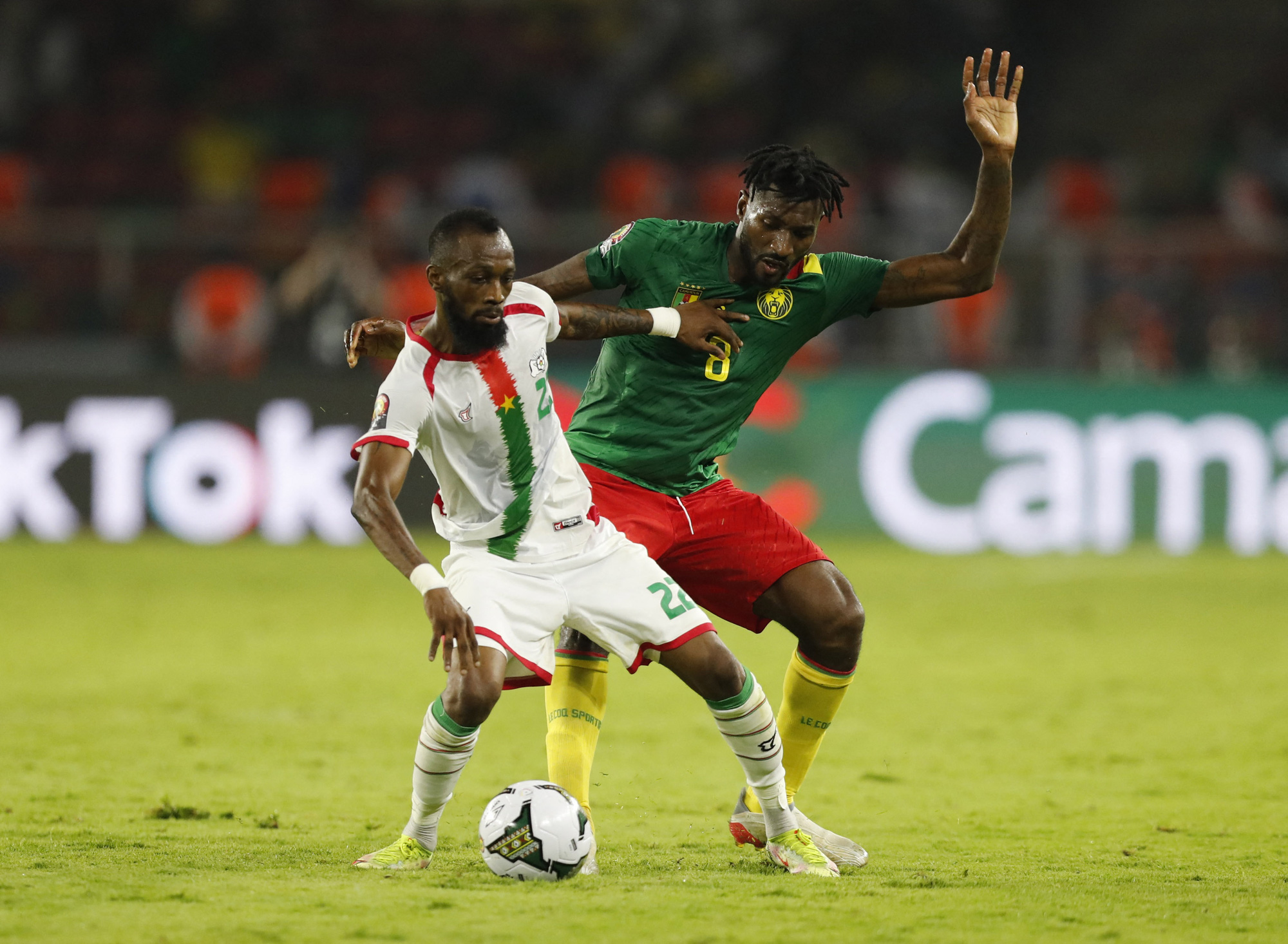 Chủ nh&agrave; Cameroon ngược d&ograve;ng, hạ Burkina Faso mở m&agrave;n CAN 2021 - Ảnh 11.
