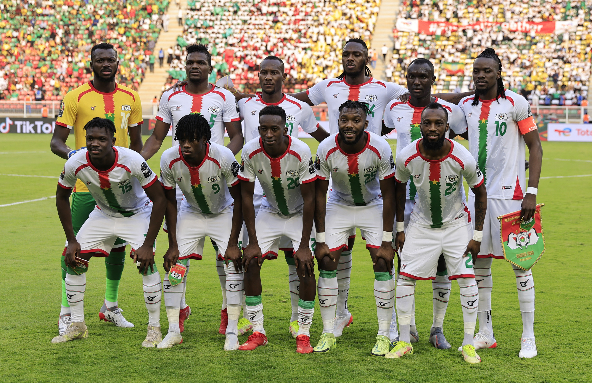 Chủ nh&agrave; Cameroon ngược d&ograve;ng, hạ Burkina Faso mở m&agrave;n CAN 2021 - Ảnh 10.
