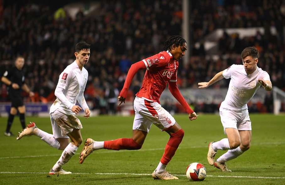 Đ&aacute; bay Arsenal, Nottingham Forest tạo địa chấn FA Cup - Ảnh 3.