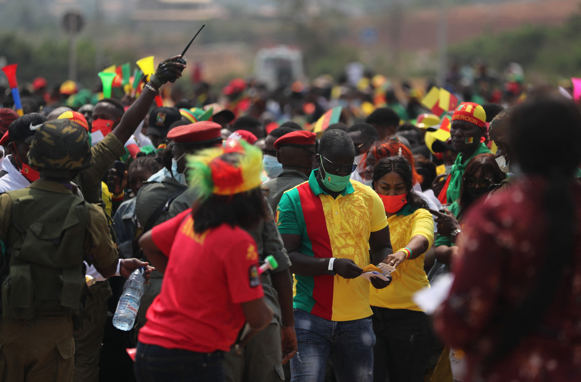 Chủ nh&agrave; Cameroon ngược d&ograve;ng, hạ Burkina Faso mở m&agrave;n CAN 2021 - Ảnh 8.