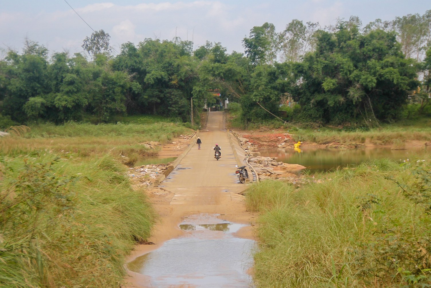 Quảng Nam chi tiền x&acirc;y cầu, cả ng&agrave;n người d&acirc;n Lệ Bắc vỡ &ograve;a vui sướng - Ảnh 1.