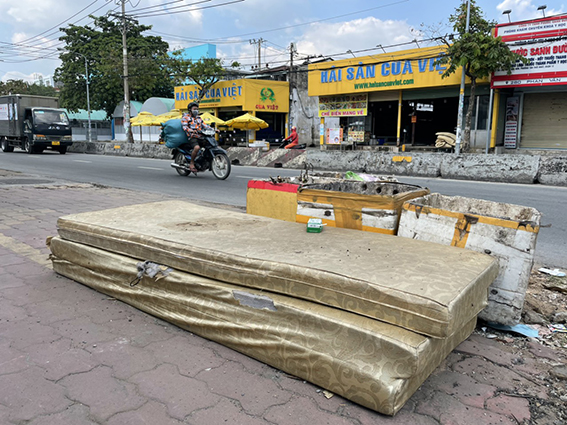 Ai xử lý loại rác cồng kềnh? - Ảnh 1.