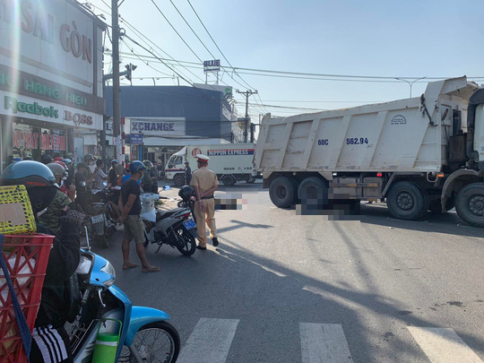Thương t&acirc;m 2 b&agrave; ch&aacute;u bị xe ben cuốn v&agrave;o gầm, tử vong tr&ecirc;n Quốc lộ 51 - Ảnh 1.