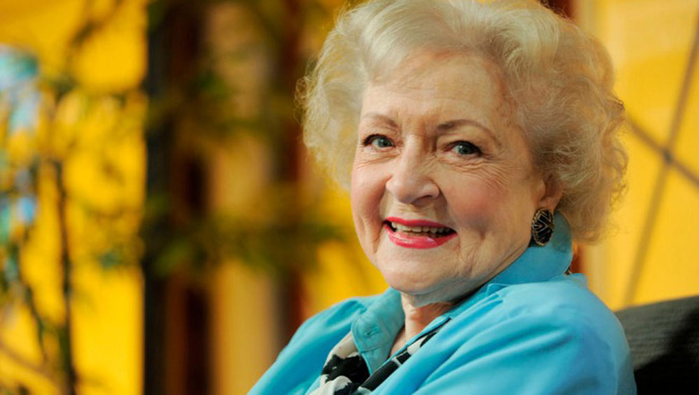 H&eacute; lộ nguy&ecirc;n nh&acirc;n minh tinh Betty White qua đời trong l&uacute;c ngủ - Ảnh 1.