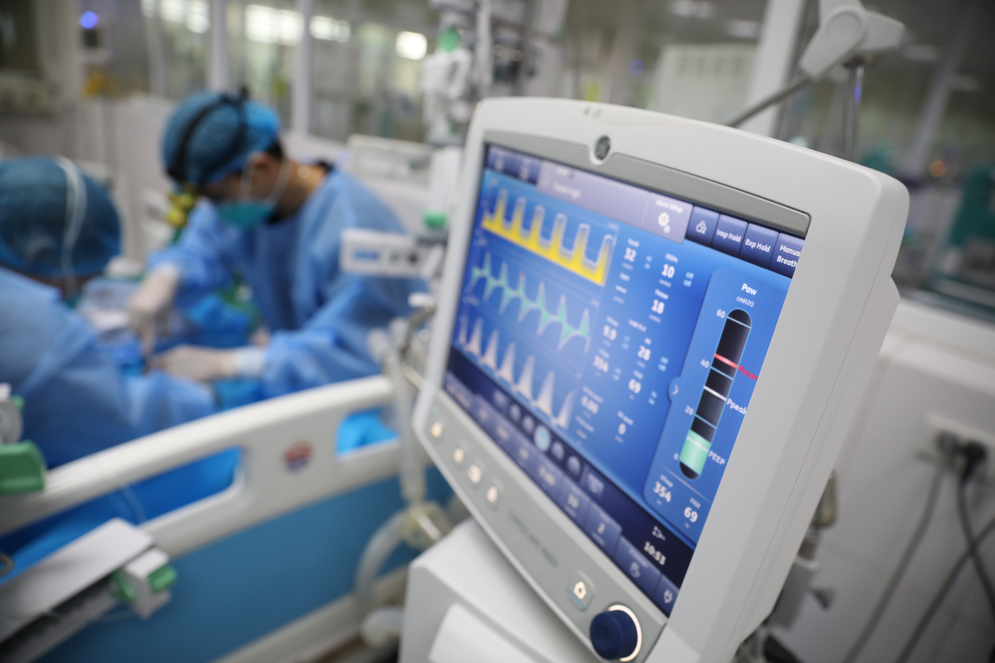 F0 điều trị tại nhà kiểm soát oxy máu thế nào để phát hiện sớm suy hô hấp? - Ảnh 1.