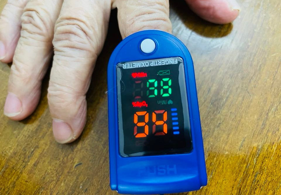 F0 điều trị tại nhà kiểm soát oxy máu thế nào để phát hiện sớm suy hô hấp?