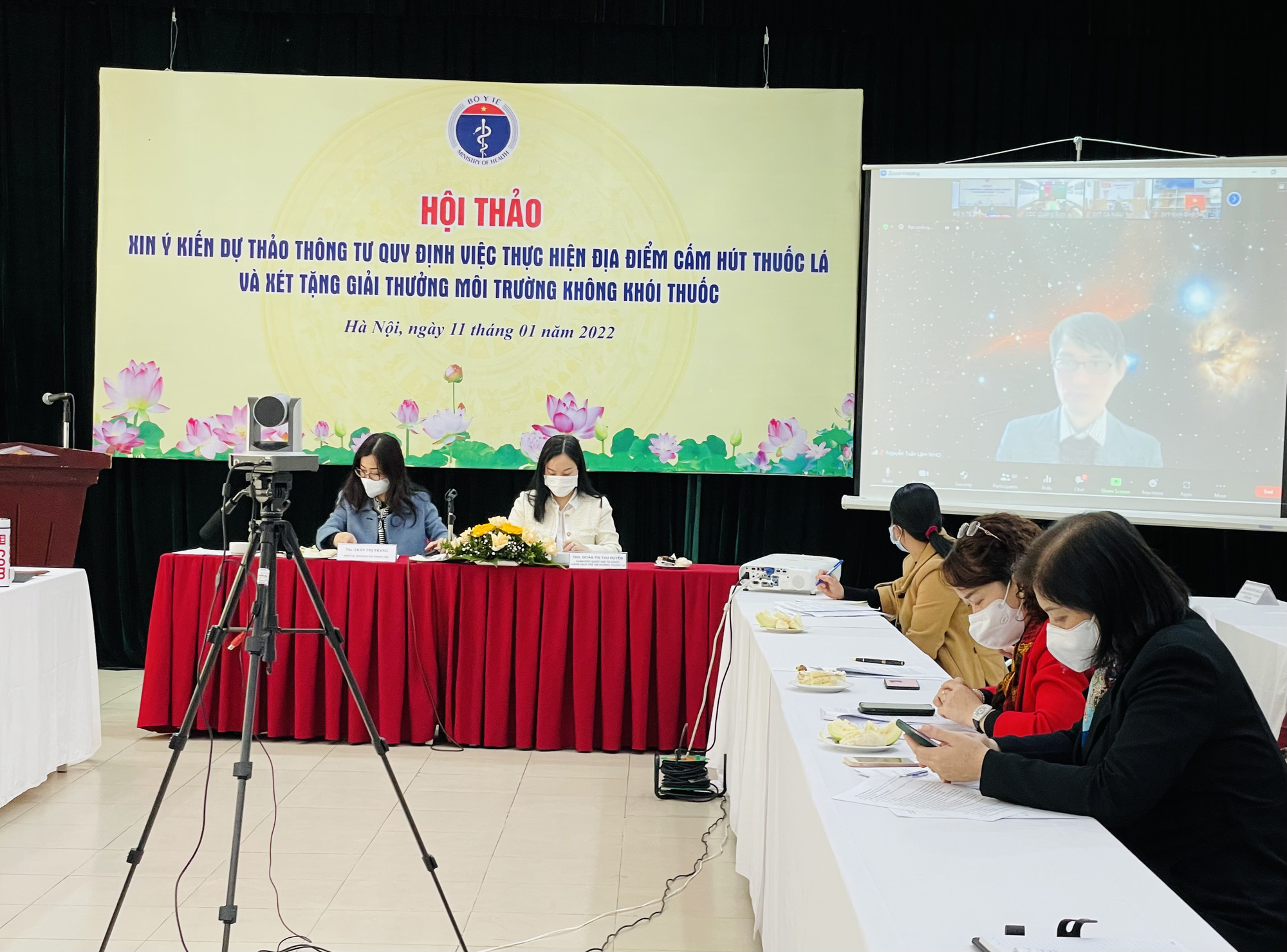Lắp camera gi&aacute;m s&aacute;t, phạt nguội người h&uacute;t thuốc l&aacute; nơi c&ocirc;ng cộng - Ảnh 1.