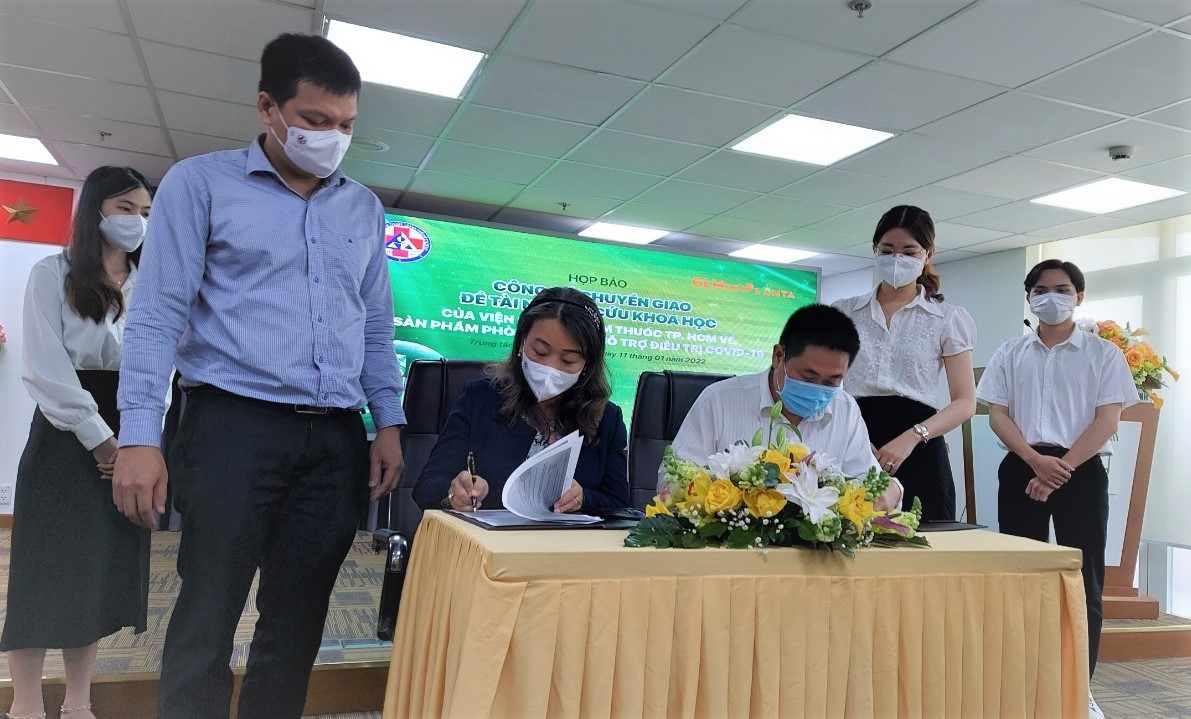 TP HCM chuyển giao nghiên cứu sản phẩm phòng ngừa và hỗ trợ điều trị Covid-19