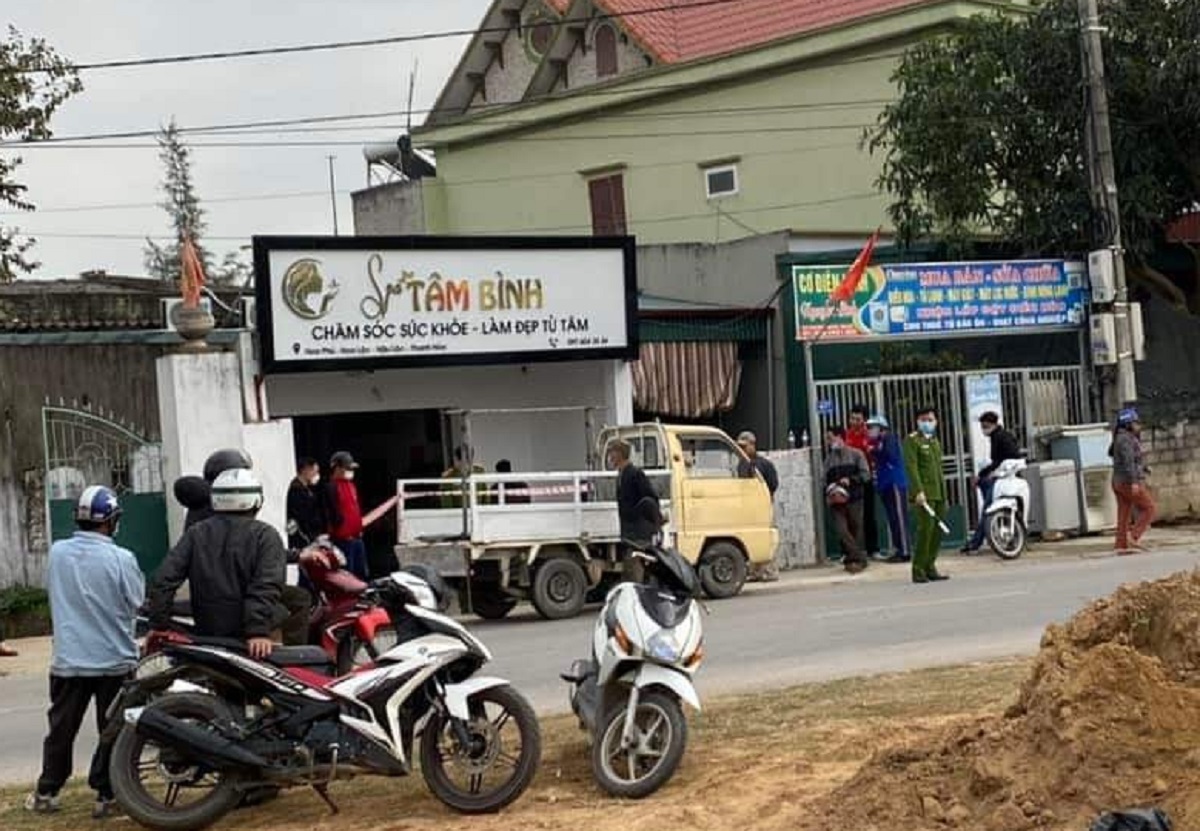 Ghen tuông, chồng mang xăng tới tiệm spa phóng hỏa đốt vợ