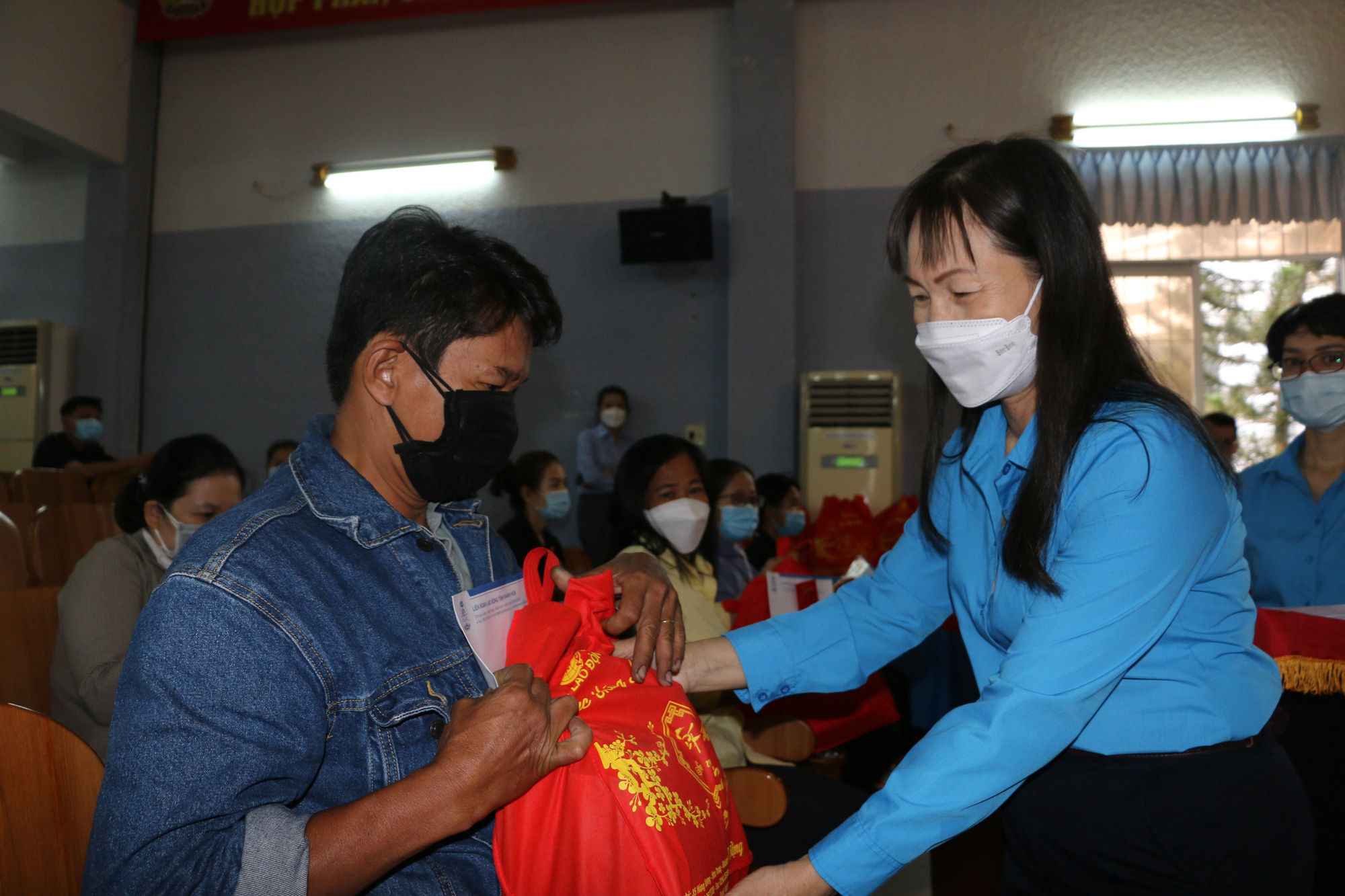 Khánh Hoà: Công nhân khó khăn vui Tết Sum vầy - Ảnh 2.