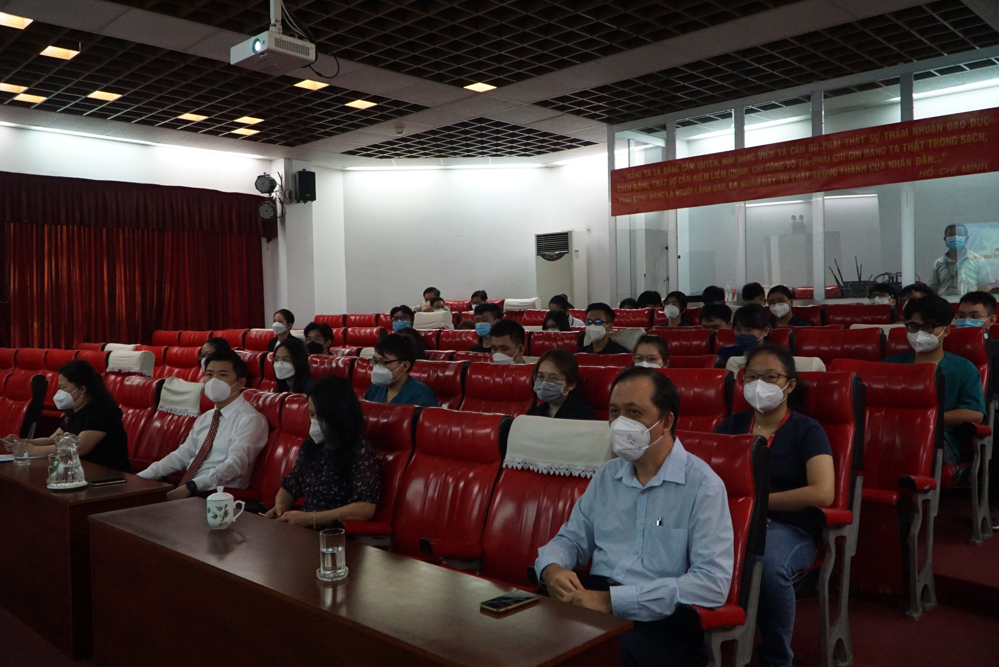 261 sinh vi&ecirc;n y tiếp nhận trạm y tế lưu động - Ảnh 1.