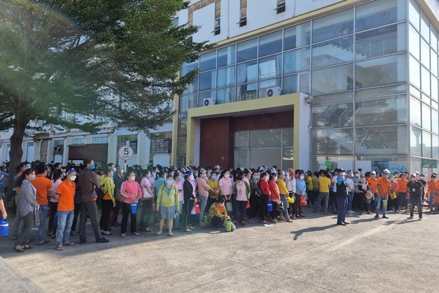  Thưởng Tết l&agrave; khoản tiền hết sức quan trọng với người lao động - Ảnh 1.