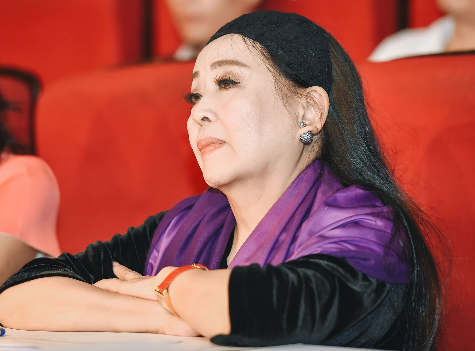 U70, NSND Thu Hiền sống b&igrave;nh y&ecirc;n b&ecirc;n &ocirc;ng x&atilde; hơn 12 tuổi - Ảnh 2.
