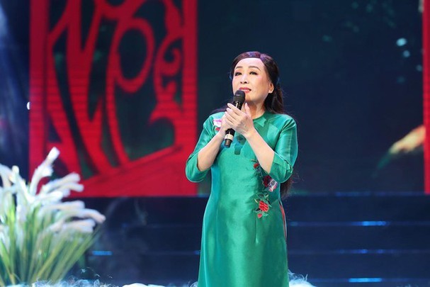 U70, NSND Thu Hiền sống b&igrave;nh y&ecirc;n b&ecirc;n &ocirc;ng x&atilde; hơn 12 tuổi - Ảnh 3.
