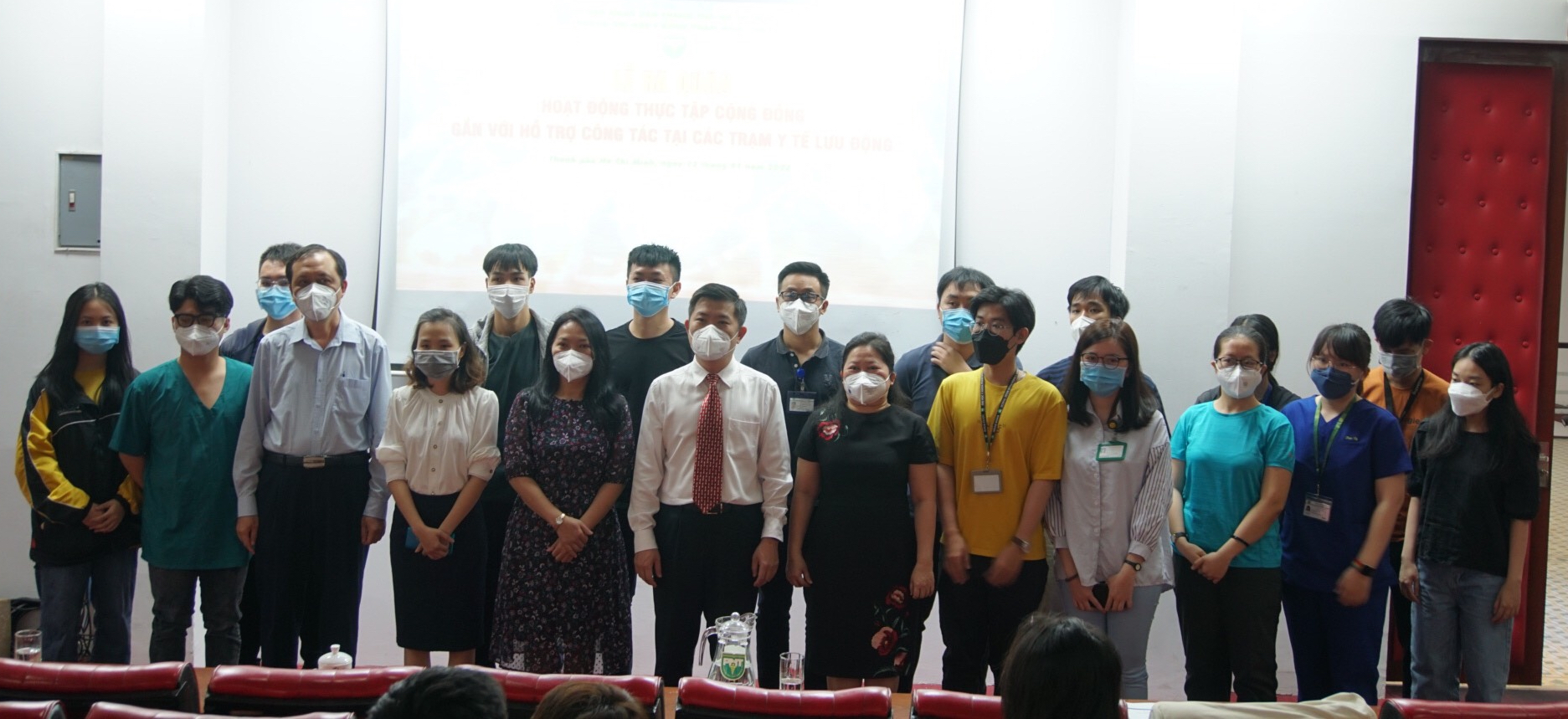 261 sinh vi&ecirc;n y tiếp nhận trạm y tế lưu động - Ảnh 3.