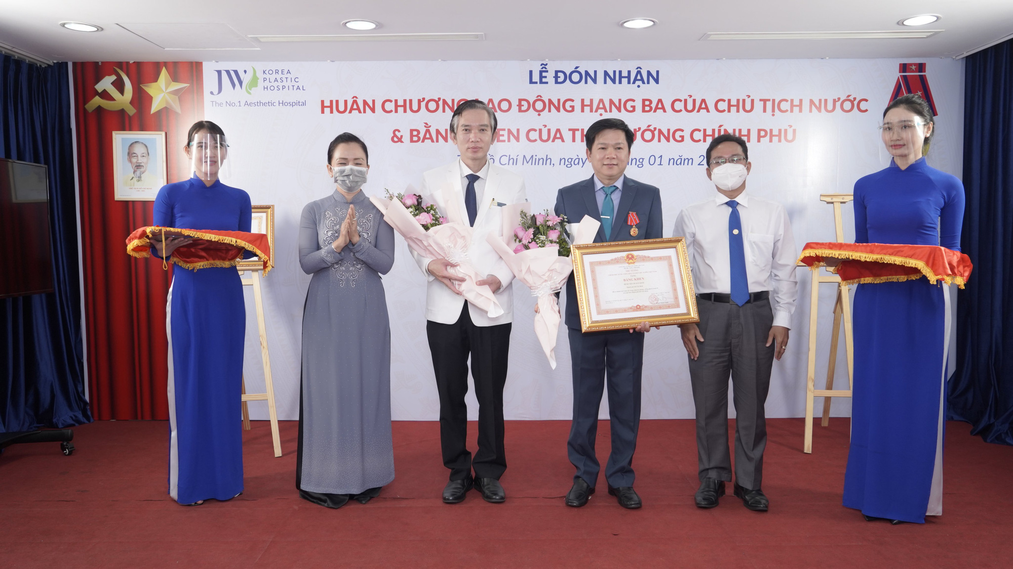 Bệnh viện Thẩm mỹ JW H&agrave;n Quốc TP HCM đ&oacute;n nhận Hu&acirc;n chương Lao động hạng ba - Ảnh 2.