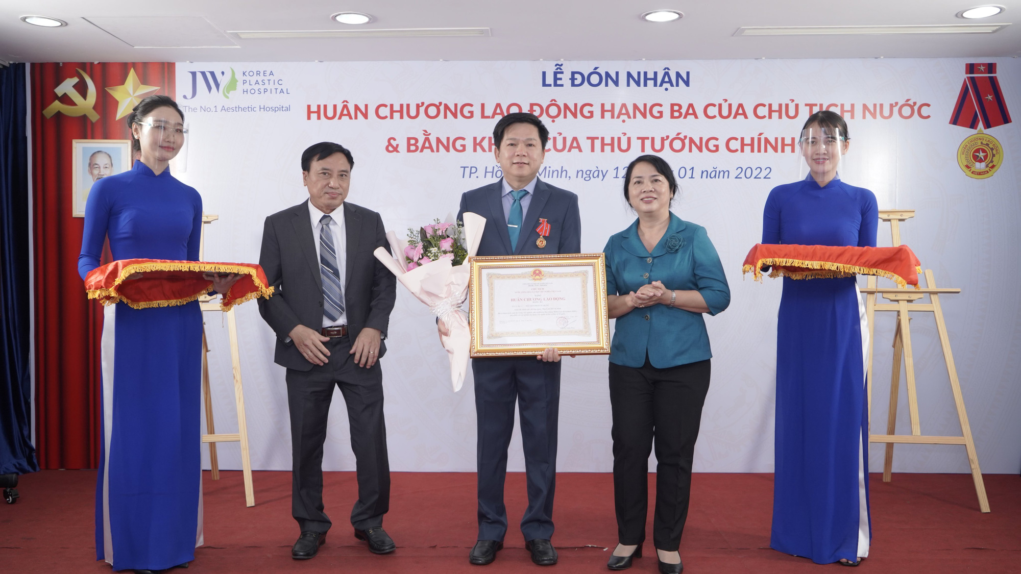 Bệnh viện Thẩm mỹ JW Hàn Quốc TP HCM đón nhận Huân chương Lao động hạng ba