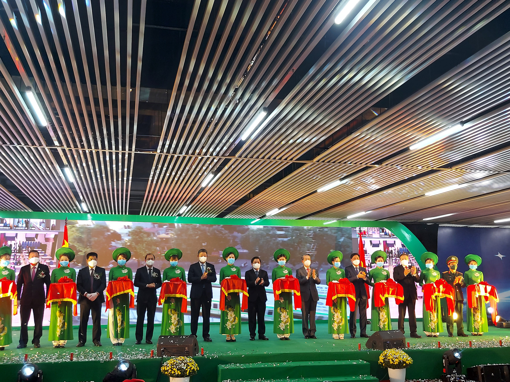 Đường sắt C&aacute;t Linh - H&agrave; Đ&ocirc;ng đ&oacute;n 1 triệu h&agrave;nh kh&aacute;ch sau hơn 2 th&aacute;ng - Ảnh 1.