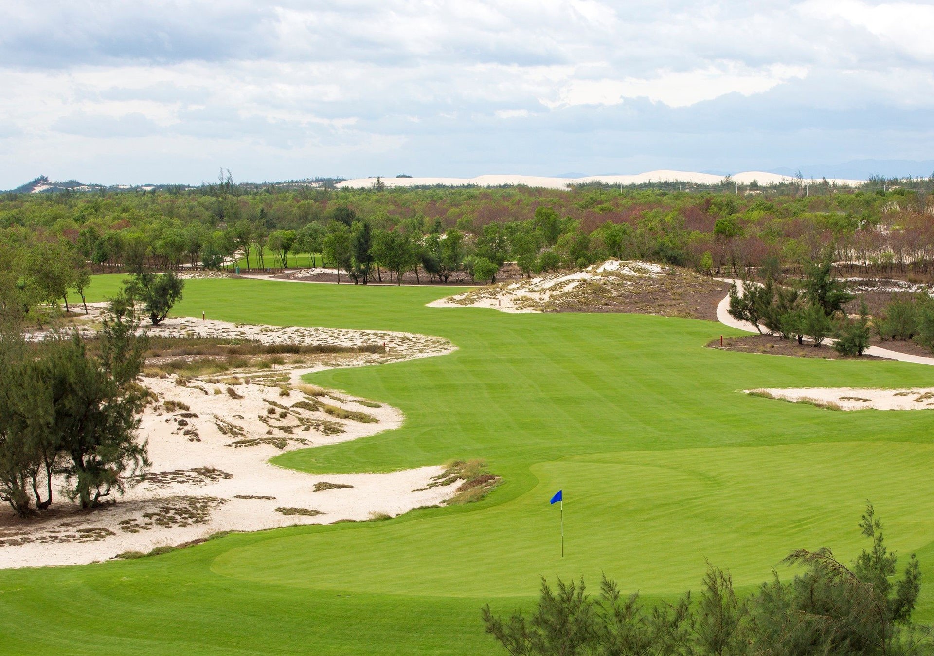FLC Quảng Bình tài trợ Bamboo Airways Golf Tournament 2022 với giải HIO 100 tỉ đồng - Ảnh 1.