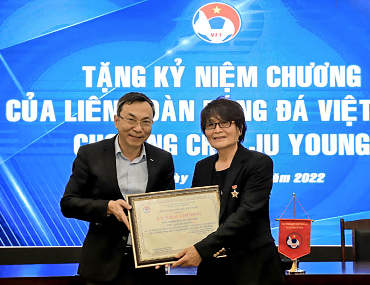 CLIP: Hùng Dũng tập cực sung trong ngày đầu trở lại đội tuyển Việt Nam - Ảnh 10.