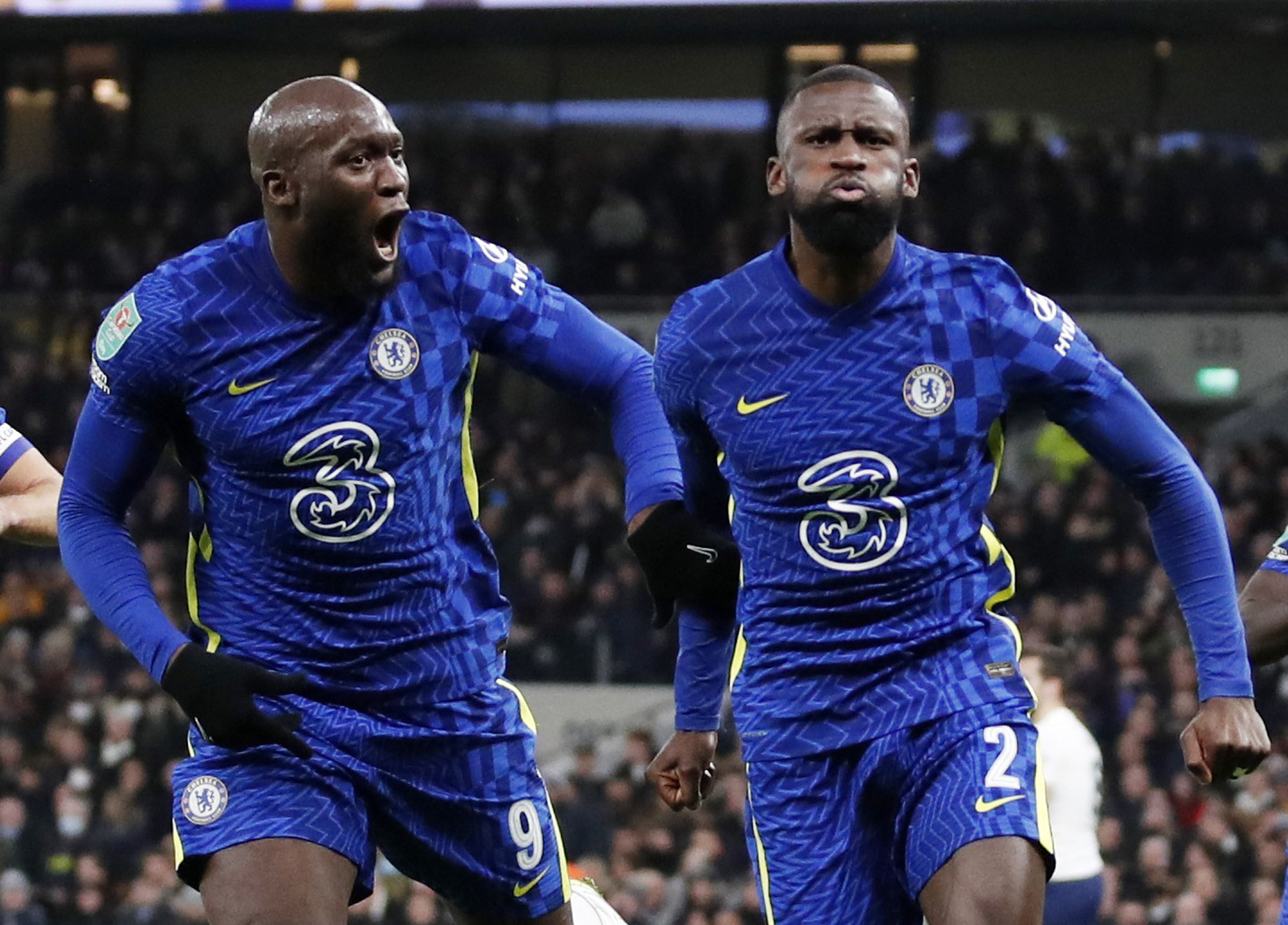 Siêu hậu vệ lập công, Chelsea "đá bay" Tottenham ở bán kết Cúp Liên đoàn