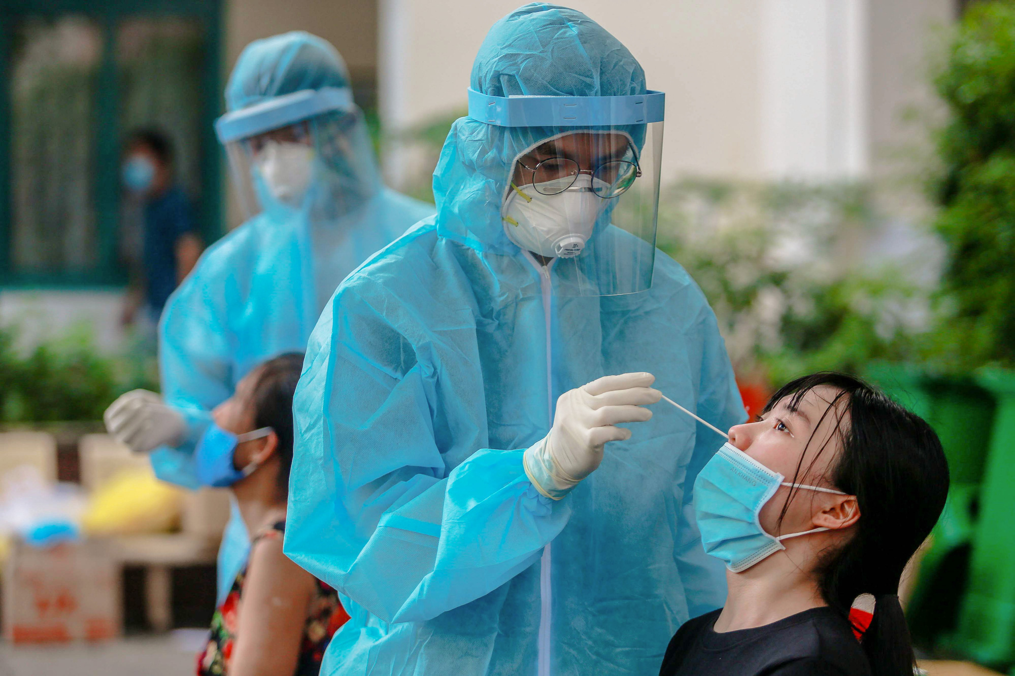 Vì sao có nhiều màu khi test nhanh Covid-19?