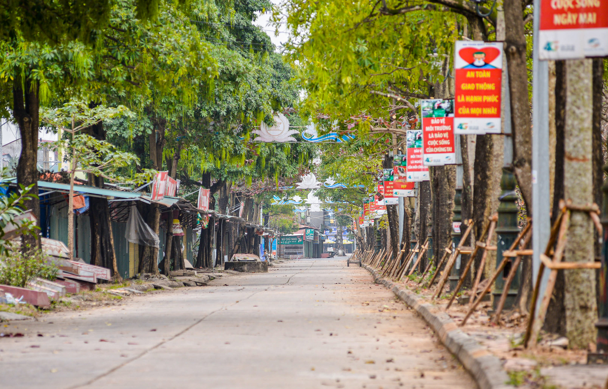 Hàng ngàn con thuyền ở chùa Hương ngủ đông sớm, lái đò khóc ròng ngày giáp Tết 2022 - Ảnh 3.