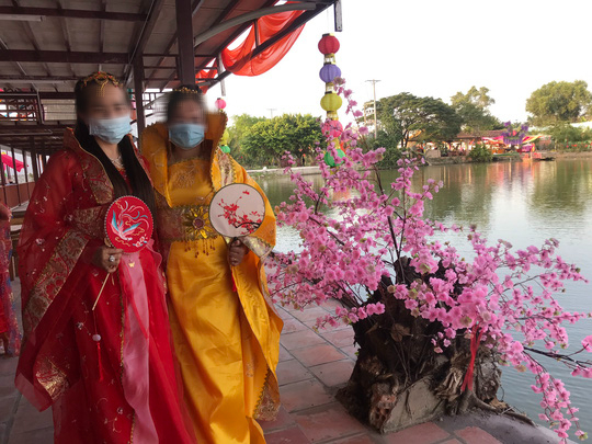 “Cổ Mộc Trấn” vẫn mở cửa đón khách sau quyết định xử phạt