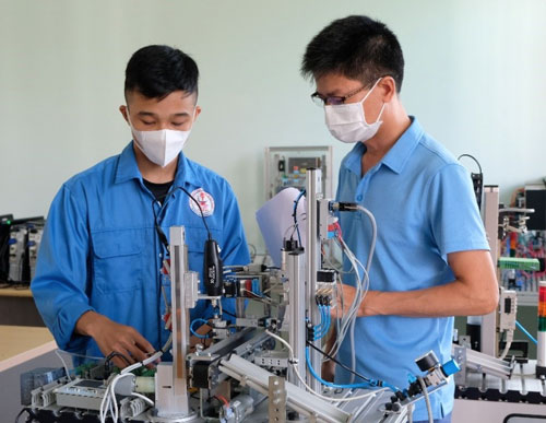 Tuyển dụng lao động: Bức tranh đổi màu