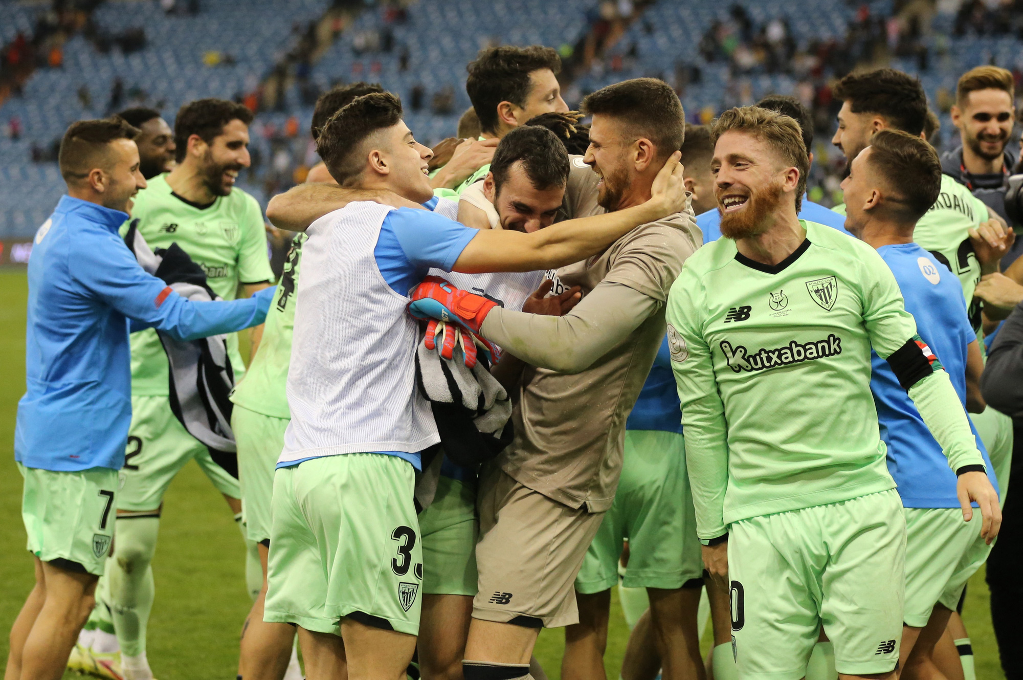 Sao trẻ bùng nổ, đương kim vô địch La Liga trắng tay ở Siêu cúp - Ảnh 7.