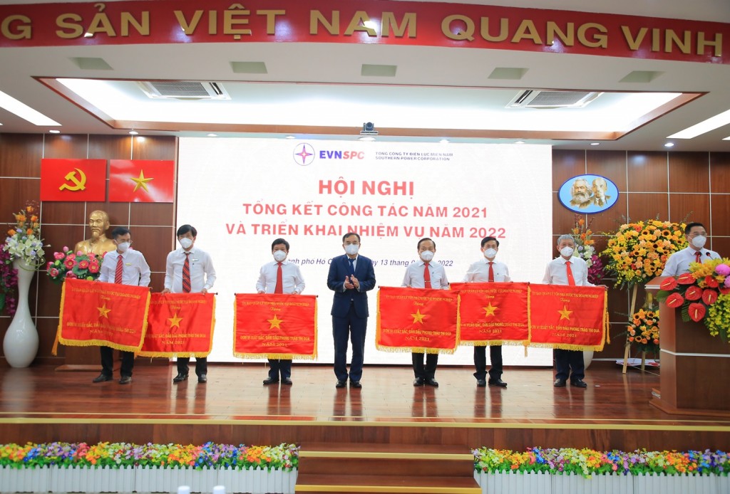 Năm 2021: EVNSPC thực hiện tốt mục ti&ecirc;u bảo đảm cấp điện v&agrave; chống dịch hiệu quả - Ảnh 4.