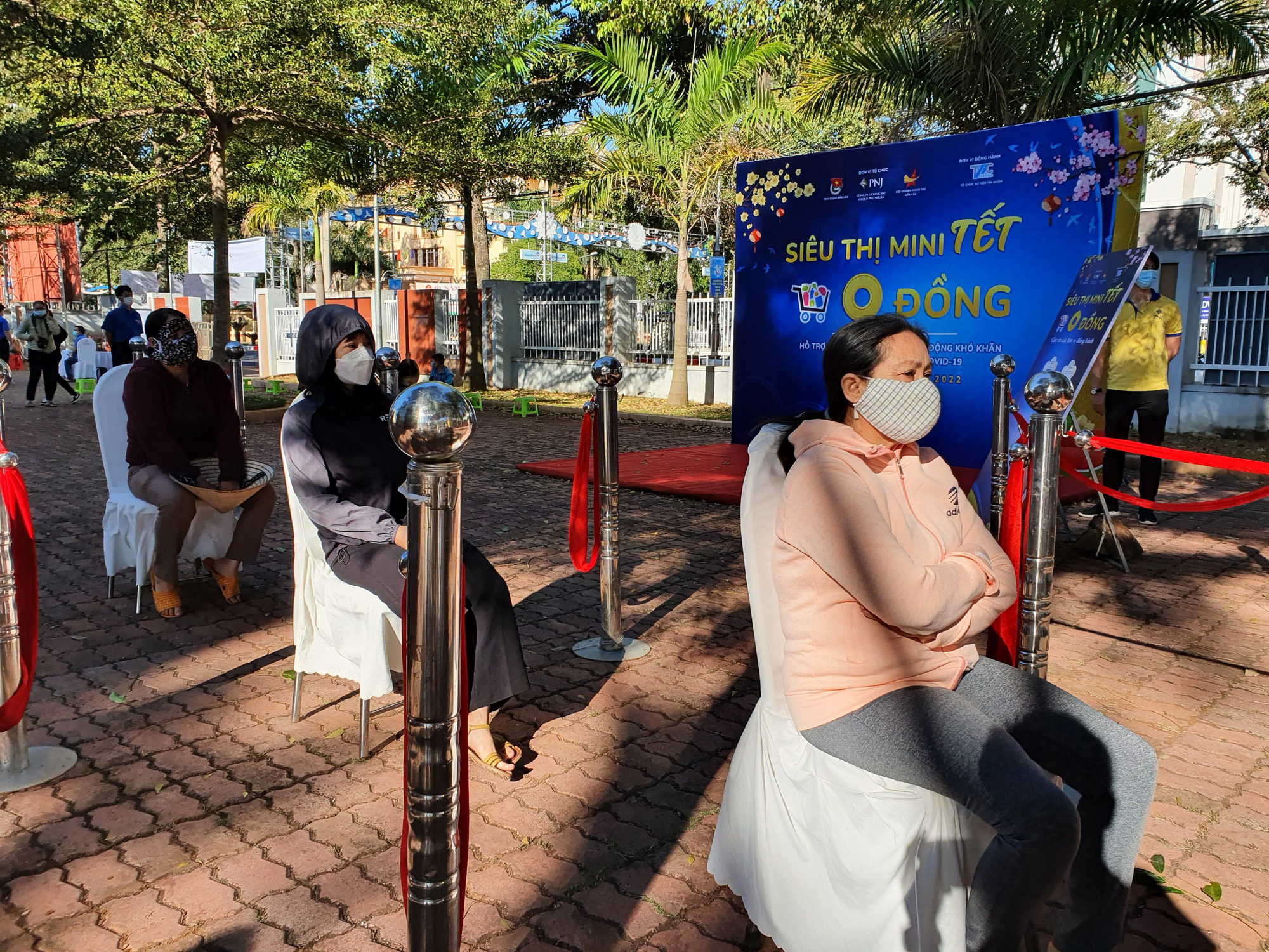 Đắk Lắk: Người lao động nghèo đi chợ Tết 0 đồng - Ảnh 1.