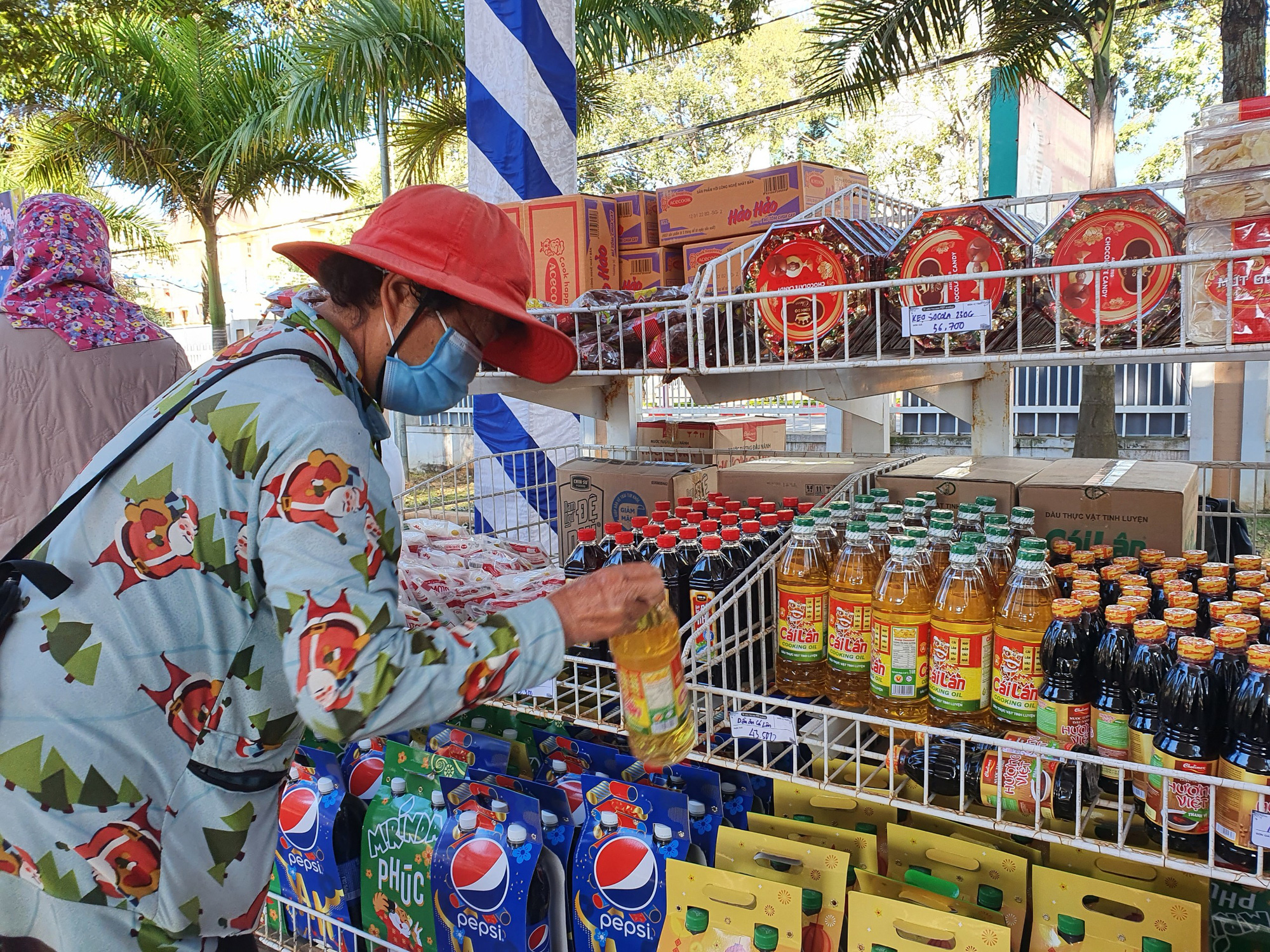 Đắk Lắk: Người lao động nghèo đi chợ Tết 0 đồng