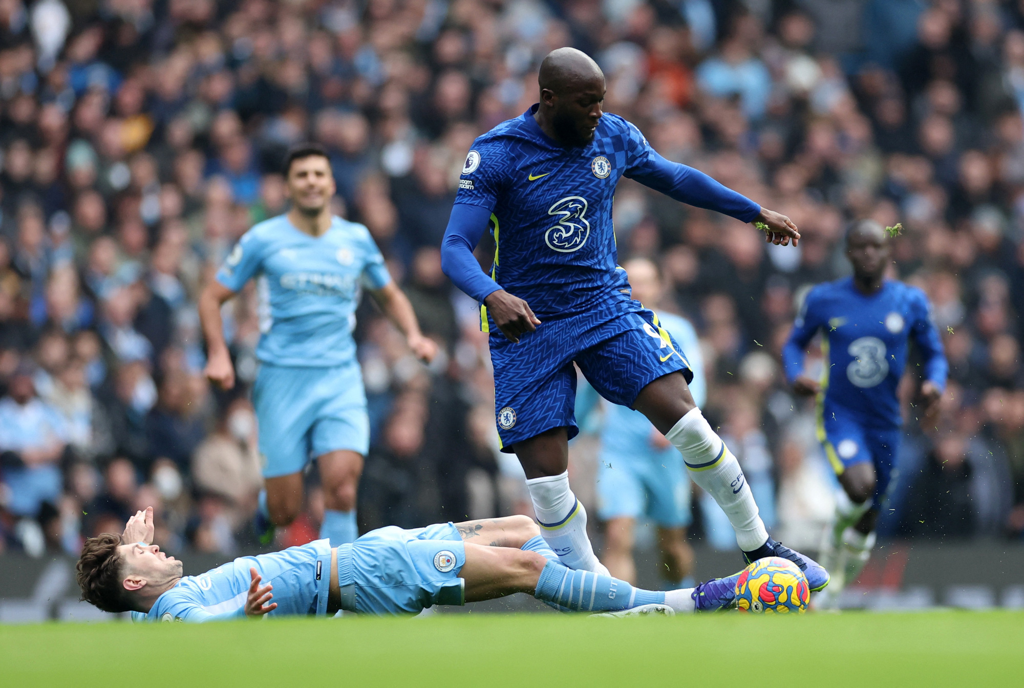 Bại trận ở Etihad, Chelsea hết đua vô địch với Man City - Ảnh 1.