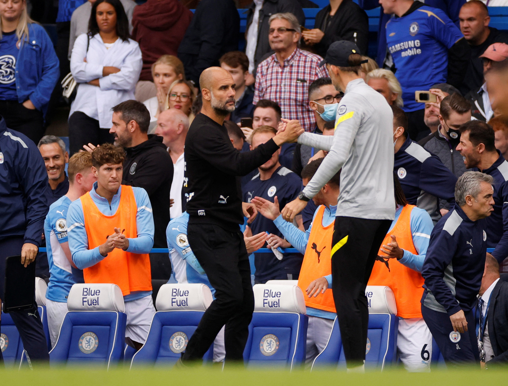 Man City tan t&aacute;c v&igrave; Covid-19, Pep Guardiola tuy&ecirc;n bố vẫn đua v&ocirc; địch - Ảnh 6.