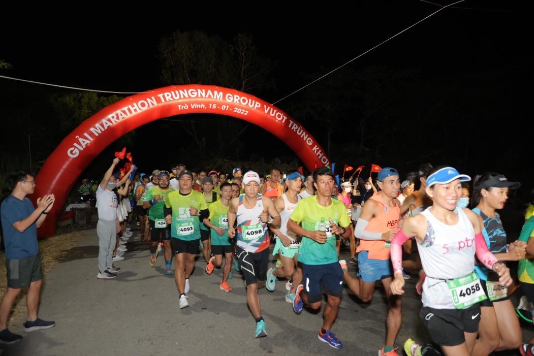 Marathon Trung Nam “ Vượt trùng khơi” – Tự hào chạy trên vùng biển quê hương - Ảnh 1.