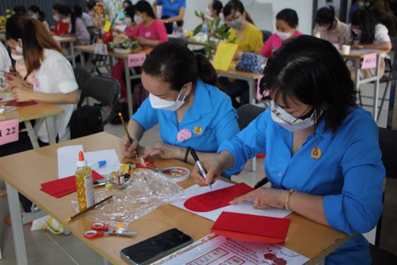 CNVC-LĐ thi thiết kế bao lì xì mừng xuân