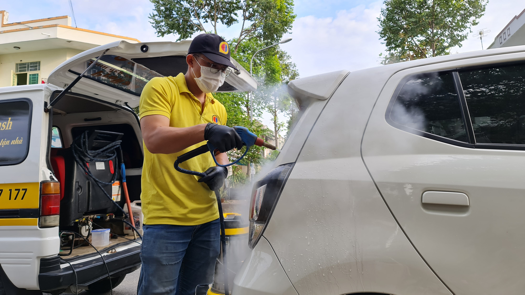 Khởi nghiệp với mô hình rửa ôtô bằng công nghệ hơi nước nóng - Ảnh 1.