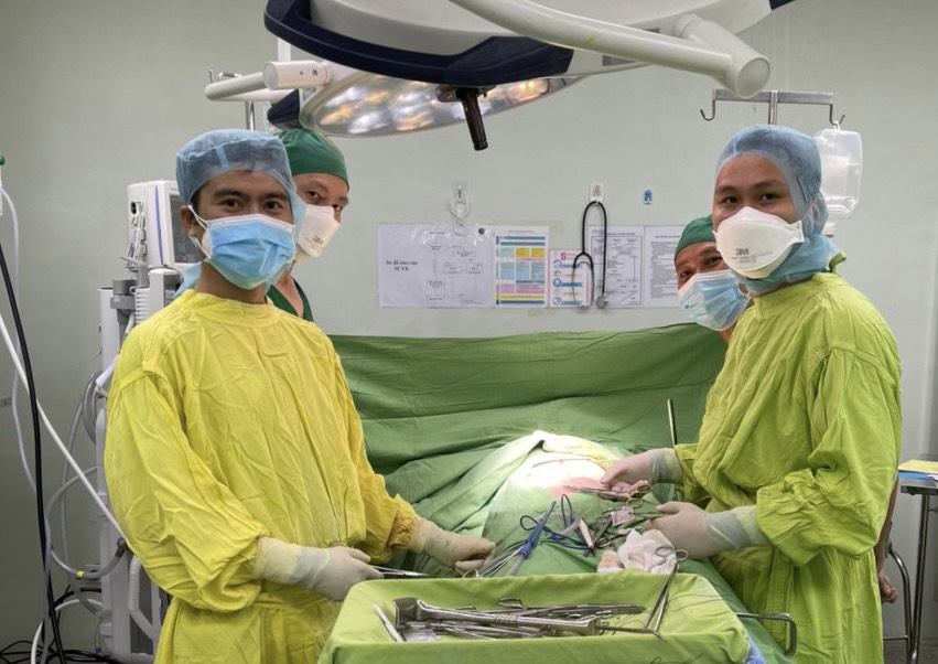 Nghiện rượu từ năm 18 tuổi, nam thanh niên tự đâm thấu bụng